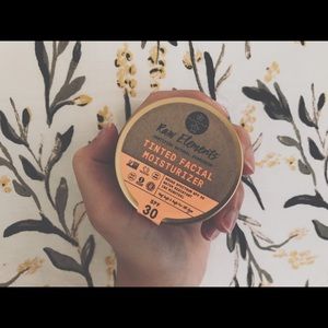 Raw elements tinted facial moisturizer